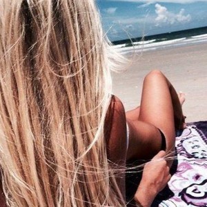 AlliceGreen naked before webcam in live porn chat