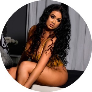 AmayaBrexton naked before webcam in live porn chat