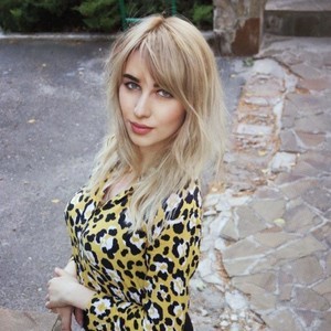 AmberGreys naked before webcam in live porn chat