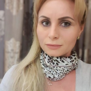 Amidalla19 naked before webcam in live porn chat