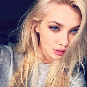 Andenis naked before webcam in live porn chat