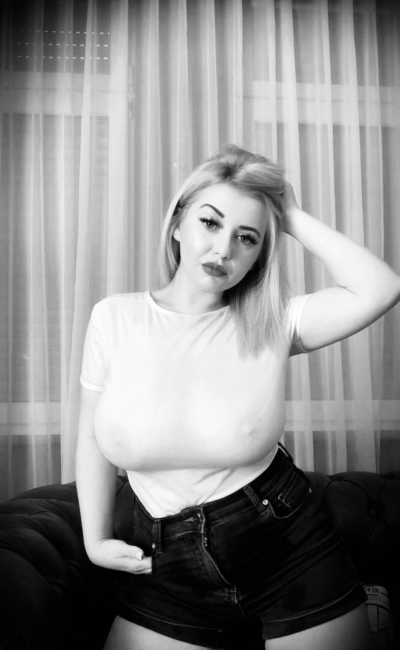 angeliquevany naked stripping on cam for live sex video chat