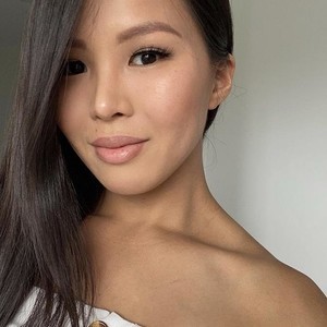 Anna_inAus naked before webcam in live porn chat