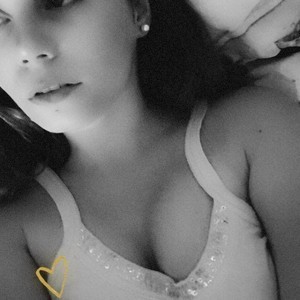 AnnCutie naked before webcam in live porn chat