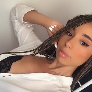 Annie_es naked before webcam in live porn chat