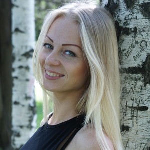 Anntje naked before webcam in live porn chat