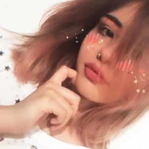 Any_girl naked before webcam in live porn chat