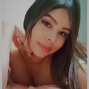Anya_hott naked before webcam in live porn chat