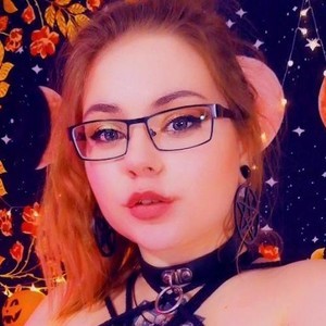 Appolinaria naked before webcam in live porn chat