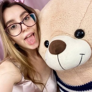 Ariana_Petite naked before webcam in live porn chat