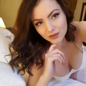 Aryelle_ naked before webcam in live porn chat