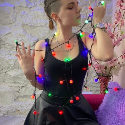 _Ashle_e naked stripping on cam for live sex video chat