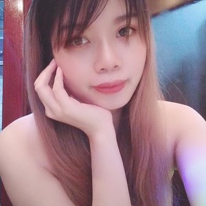 Asian_Luna naked before webcam in live porn chat