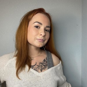 AstraMartins naked before webcam in live porn chat