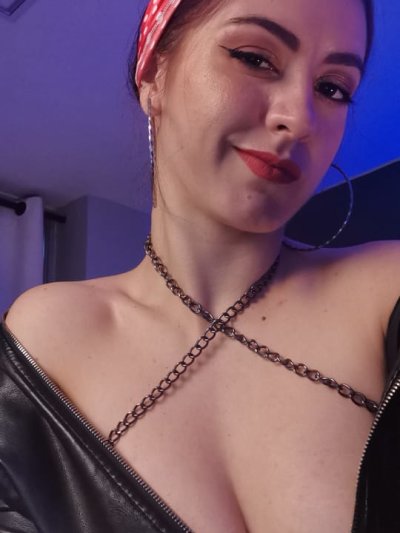 AvrilHunt_1 naked stripping on cam for live sex video chat