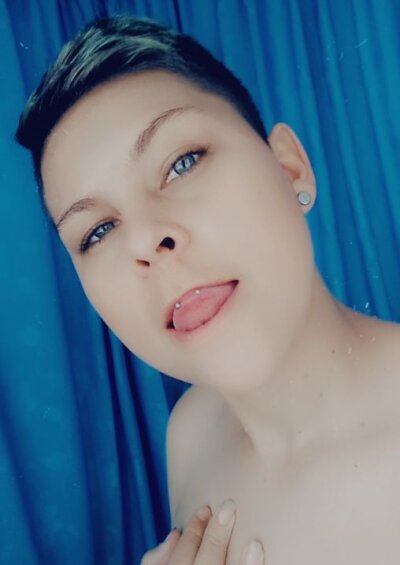 bad_fuck19 naked stripping on cam for live sex video chat