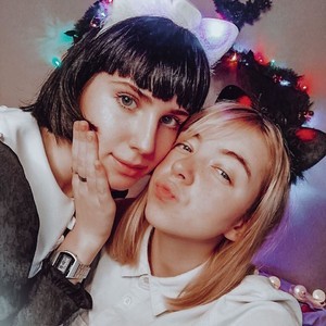 BekaDravt naked before webcam in live porn chat