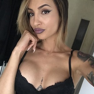 BellAhhh naked before webcam in live porn chat