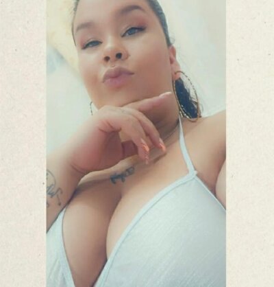 Berrnabethcc naked stripping on cam for live sex video chat