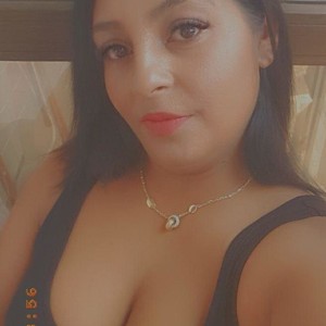 Blackangel002 naked before webcam in live porn chat