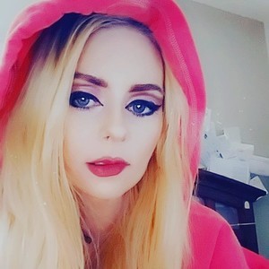Blackberie naked before webcam in live porn chat
