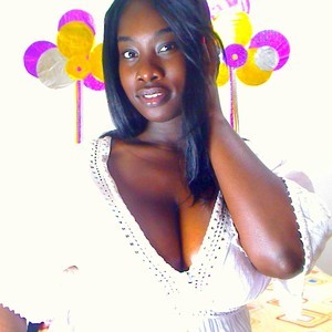 BLACKSWAN19X naked before webcam in live porn chat