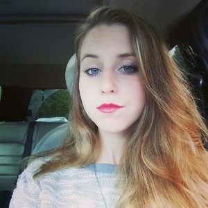 Blake_Bardot naked before webcam in live porn chat