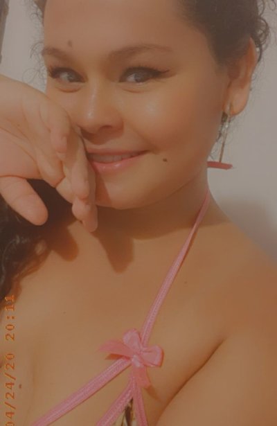 Bonnie_Key naked stripping on cam for live sex video chat