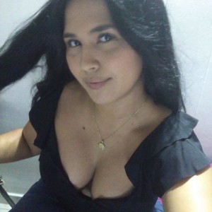 Brunette2020 naked before webcam in live porn chat