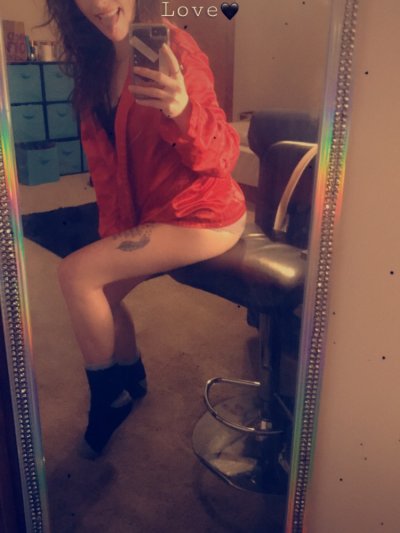 BtheQueen naked stripping on cam for live sex video chat