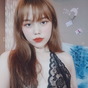 Candy_nami naked before webcam in live porn chat