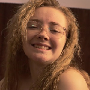 CandyBurger naked before webcam in live porn chat