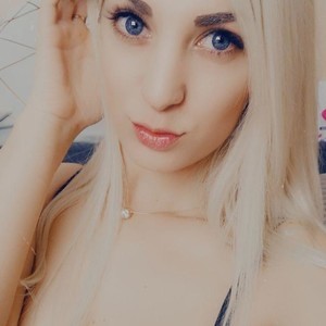 CaraLoveS naked before webcam in live porn chat
