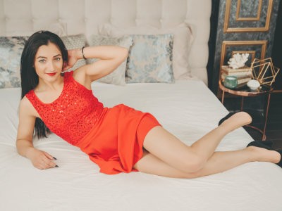 CatieCruz naked stripping on cam for live sex video chat