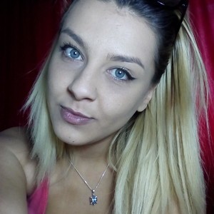 Ceraselalove naked before webcam in live porn chat