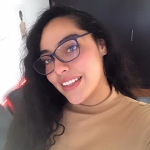 Charlott_es naked before webcam in live porn chat