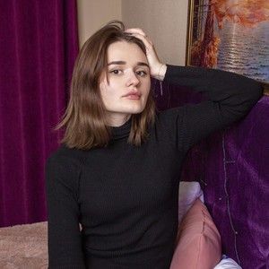 ChloeMiers naked before webcam in live porn chat