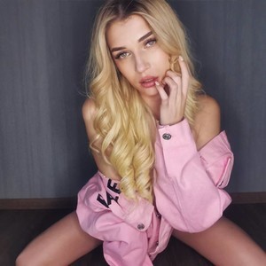 ChristineLive naked before webcam in live porn chat