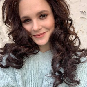 CindyWood naked before webcam in live porn chat