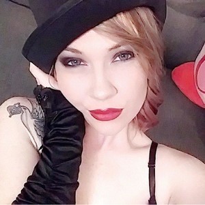 CirqDuSoleia naked before webcam in live porn chat