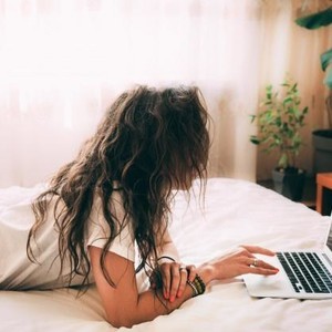 Crazy_girlll_ naked before webcam in live porn chat