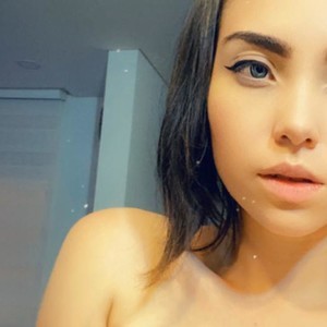 Daaniela naked before webcam in live porn chat