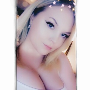 DAISYEM naked before webcam in live porn chat