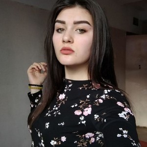 DaniellaBench naked before webcam in live porn chat