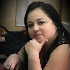 Dannachubby naked before webcam in live porn chat