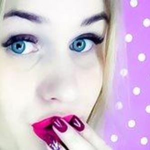 DaylinnS naked before webcam in live porn chat