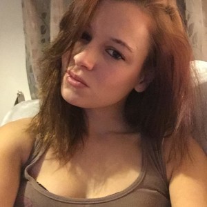 DeepScarlett naked before webcam in live porn chat
