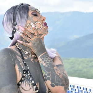DemonGiirl naked before webcam in live porn chat