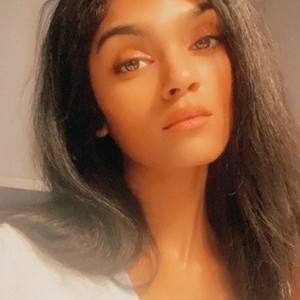 DesiFlower naked before webcam in live porn chat