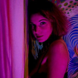 Diamanda_ naked before webcam in live porn chat